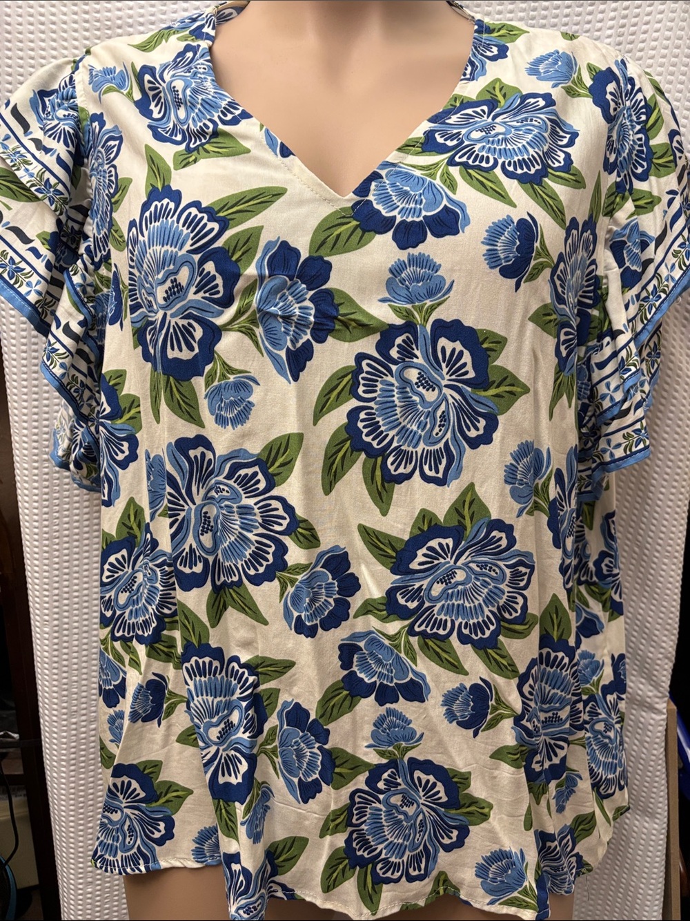 Rachel Zoe Blue Floral V-Neck Women’s Top